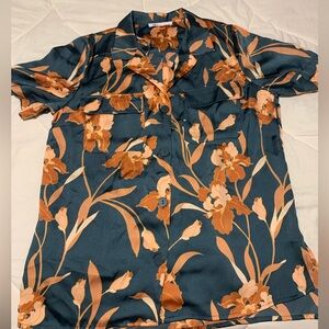 NWOT DR 2 Short Sleeve Silky Button Down M